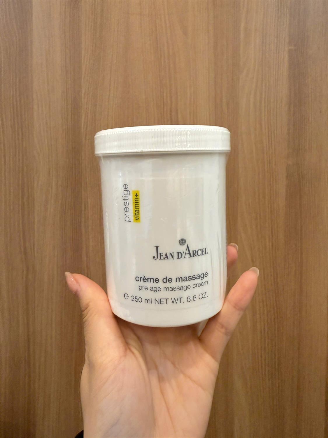 Jean D'arcel Kem massa giúp làm trắng sáng da và ngăn ngừa nám J229C 250ml